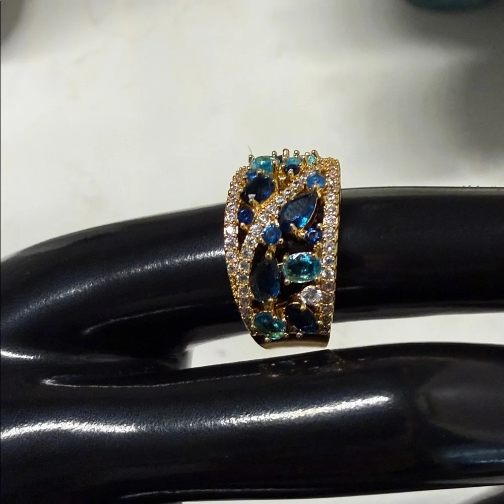 Elegant Gold and Blue Gemstone Ring